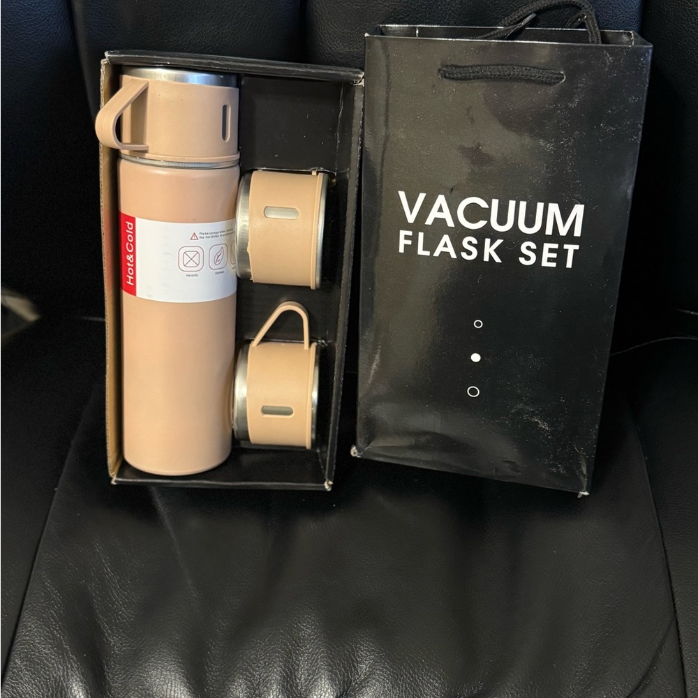 Beige Vacuum Flask Set